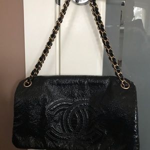 CHANEL Black Patent Leather shoulder bag